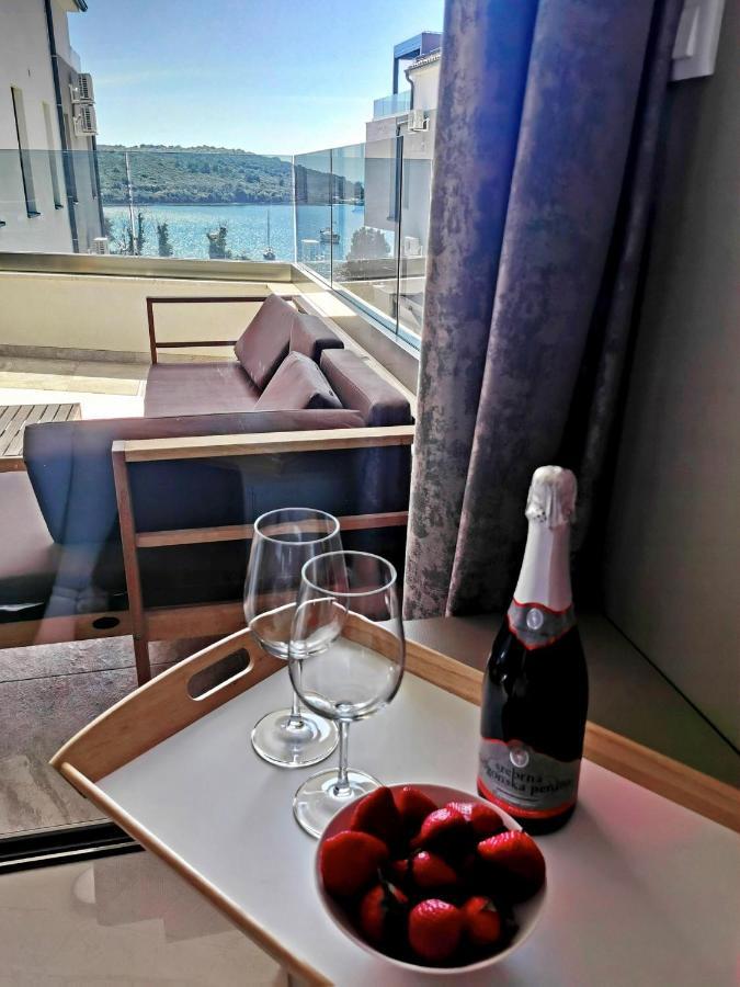 Black Pearl - Luxury Seaside App With Pool & Bbq, Istra Баньоле Екстериор снимка